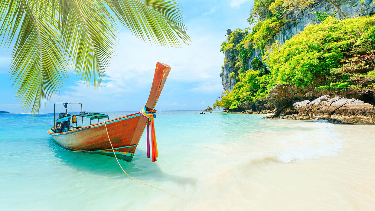 Thajský Phuket: zpáteční letenky z Prahy s Etihadem za 13 574 Kč